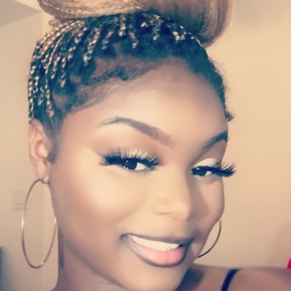 Meet your Posher, Andrea - Picture 1 of 1